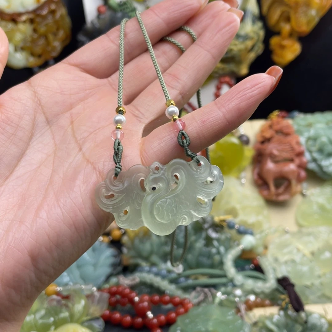 未镶嵌蛇纹石玉颈饰