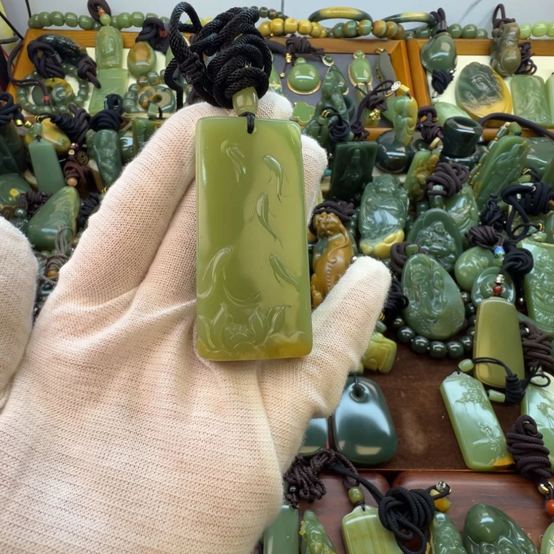 一***哥岫岩河磨玉（透闪石质玉）未镶嵌挂件