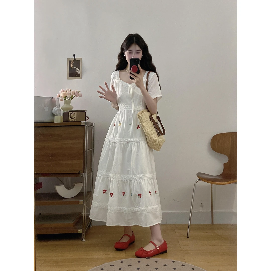 大码甜桃初恋夏季温柔风刺绣蕾丝连衣裙显瘦遮肉白色连衣裙