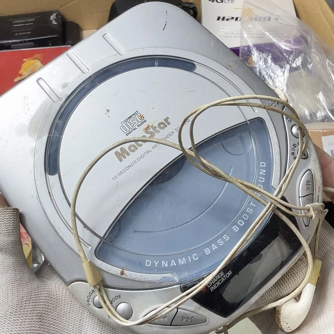自***心中古商品，瑕疵品，不保好坏。153