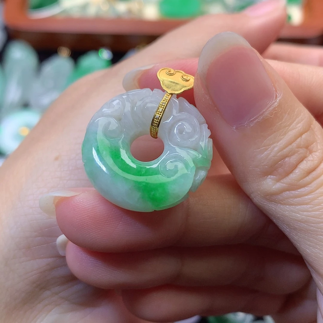 【闪购商品】吊坠(赠链)18K金镶嵌翡翠