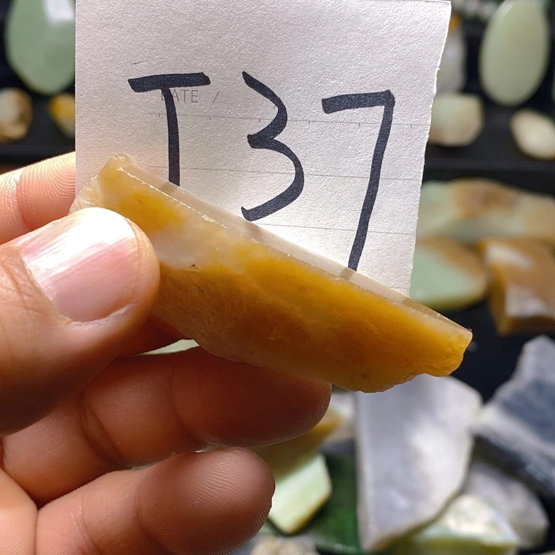 大***瘩和田玉（糖玉）未镶嵌珠宝半成品
