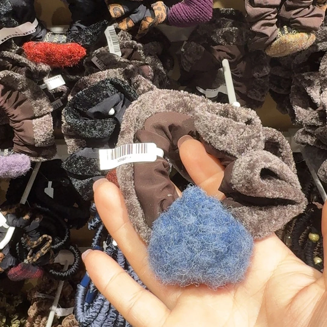 布艺非金属蓝色爱心发绳