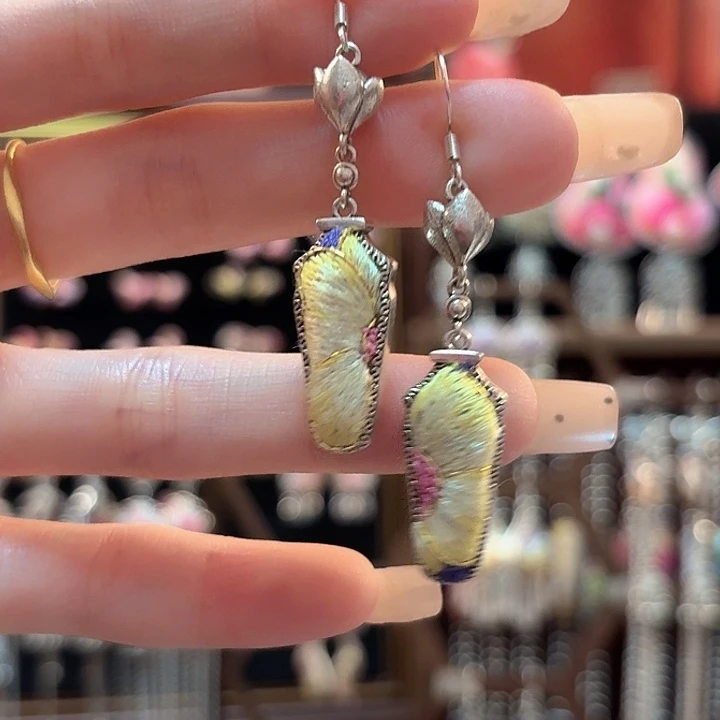 织绣云织谣老绣饰品220*