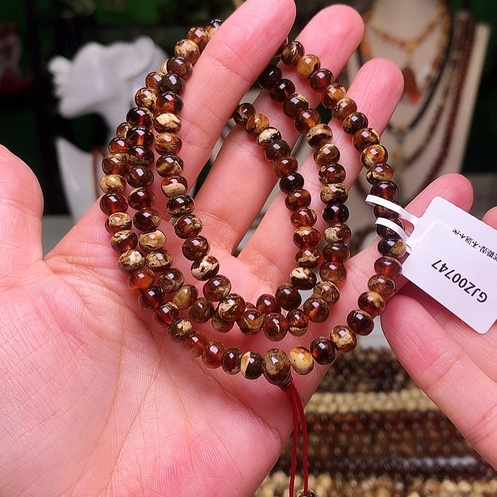 未镶嵌琥珀裸石6血溶洞