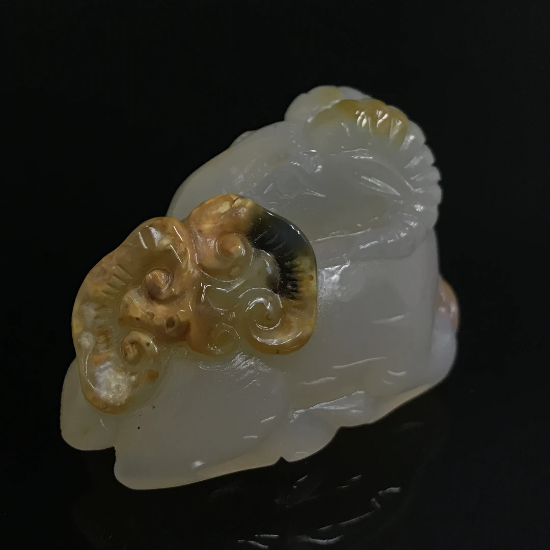 清代玛瑙巧雕羊衔灵芝佩/555123/收藏/传承/【友谊文物商店】