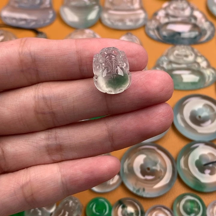 颈饰未镶嵌翡翠….