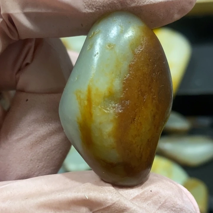 颈饰未镶嵌和田玉（糖玉）