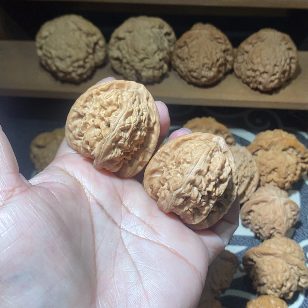 $***$核桃手把件三角白