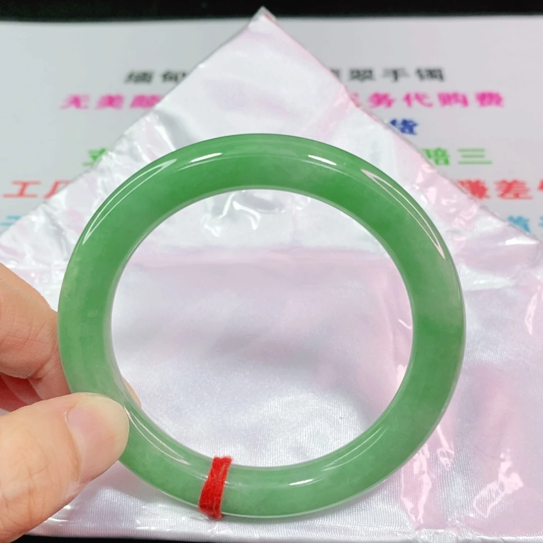 翡翠手镯未镶嵌57圈口圆条
