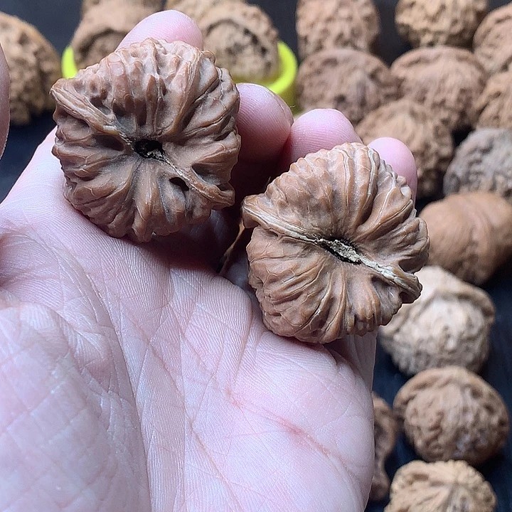 韩***.文玩核桃吊坠38 凹底