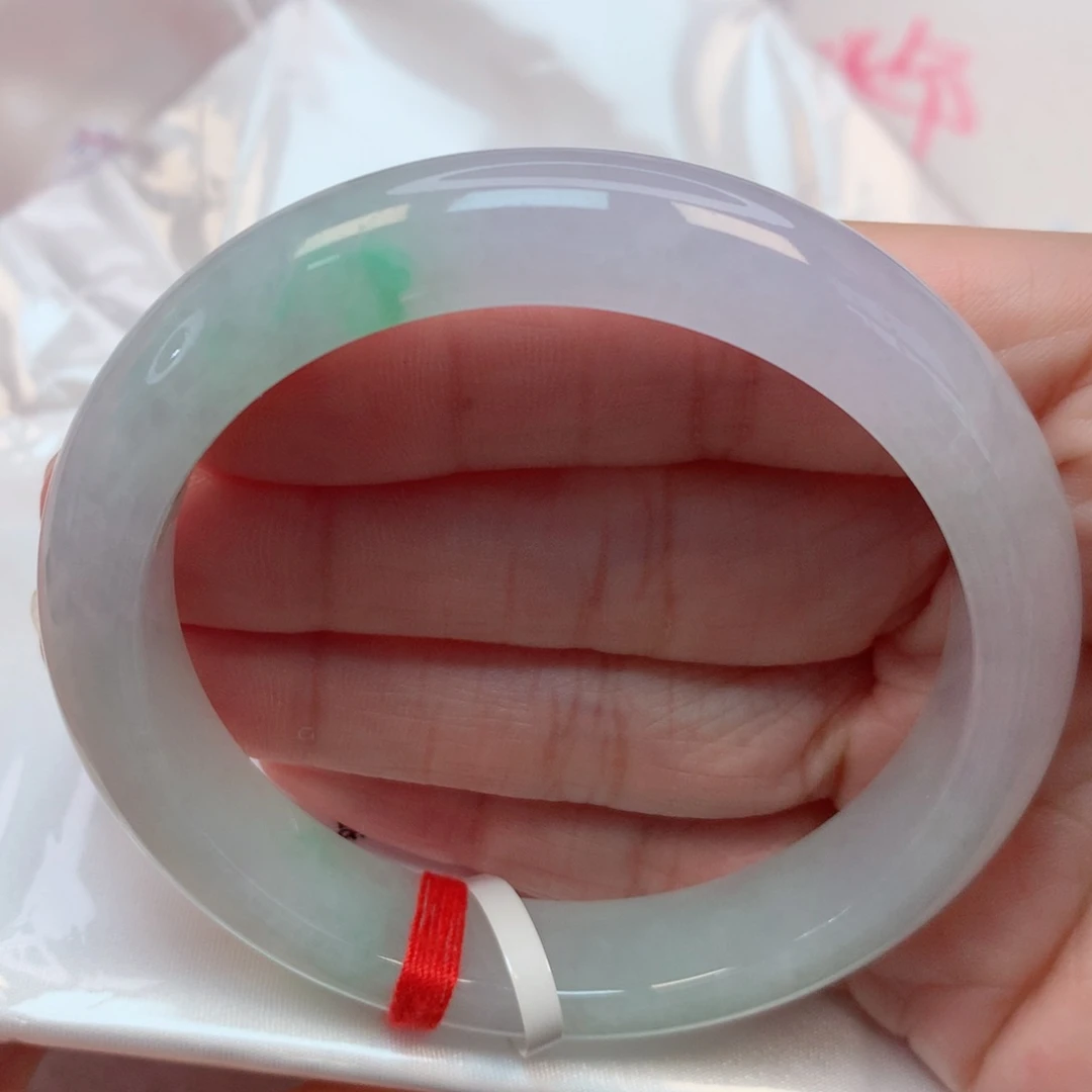 翡翠手镯未镶嵌57圈 冰冰润润
