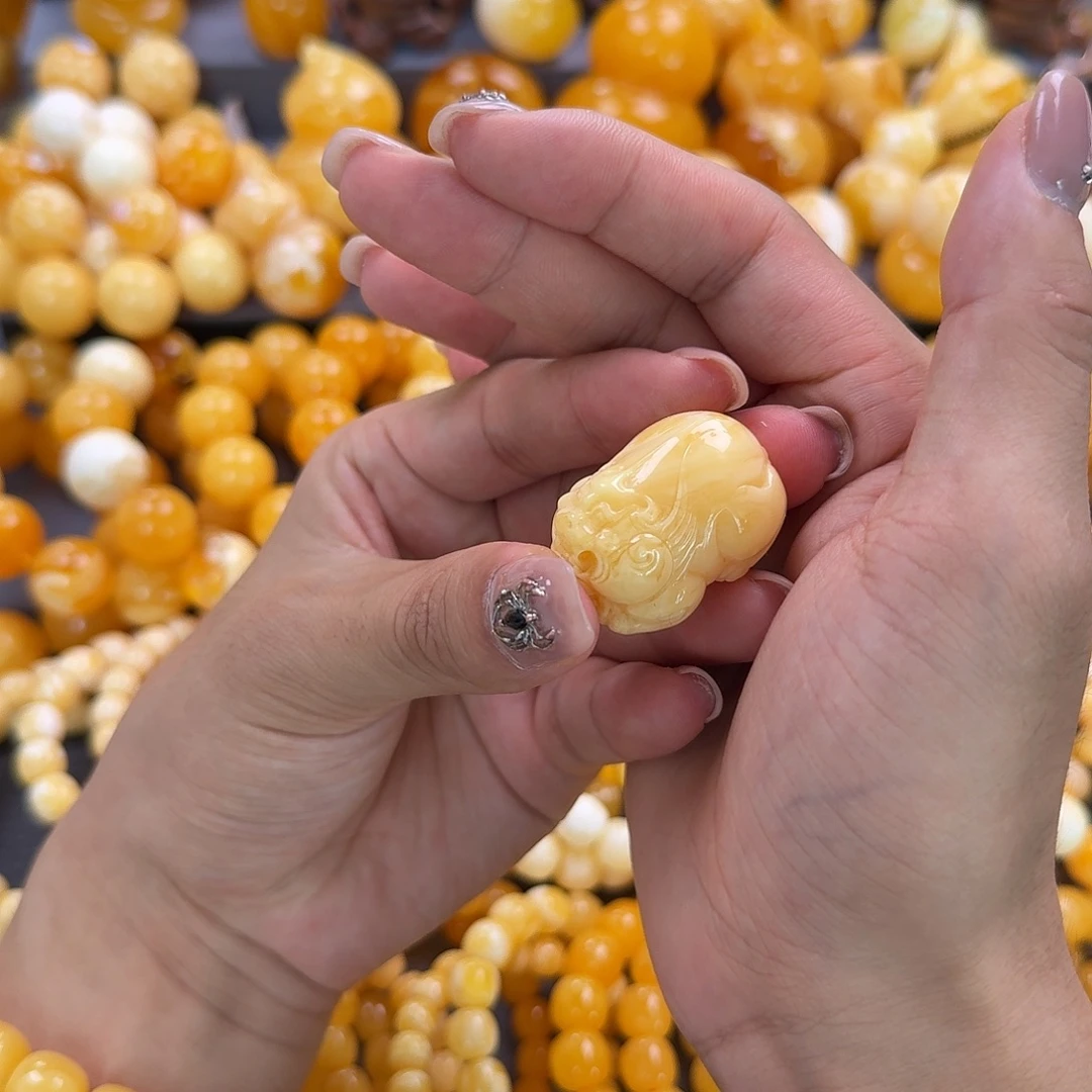 蜜蜡未镶嵌珠宝奇石