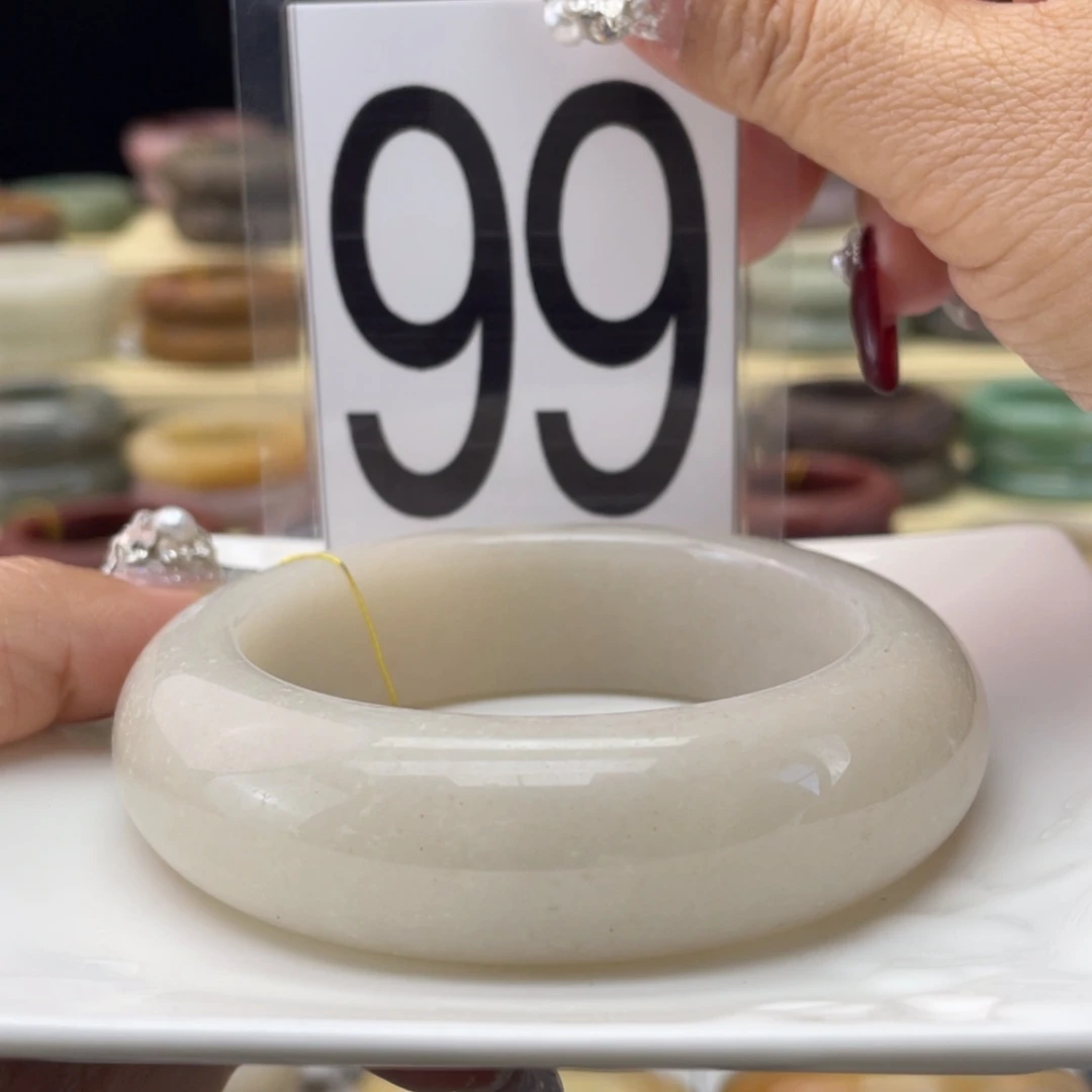 【闪购商品】石英质玉手镯未镶嵌