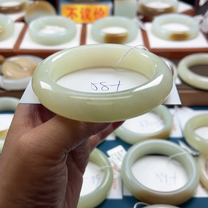 和田玉手镯未镶嵌叶*