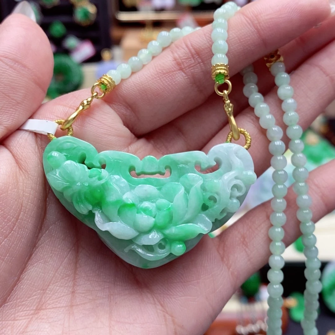 颈饰未镶嵌翡翠翡翠吊坠（瑕）