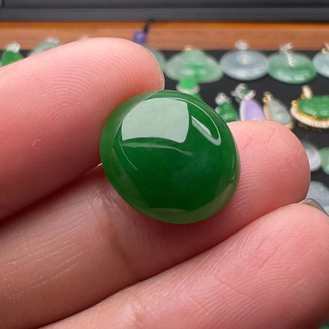 翡翠颈饰未镶嵌蛋15