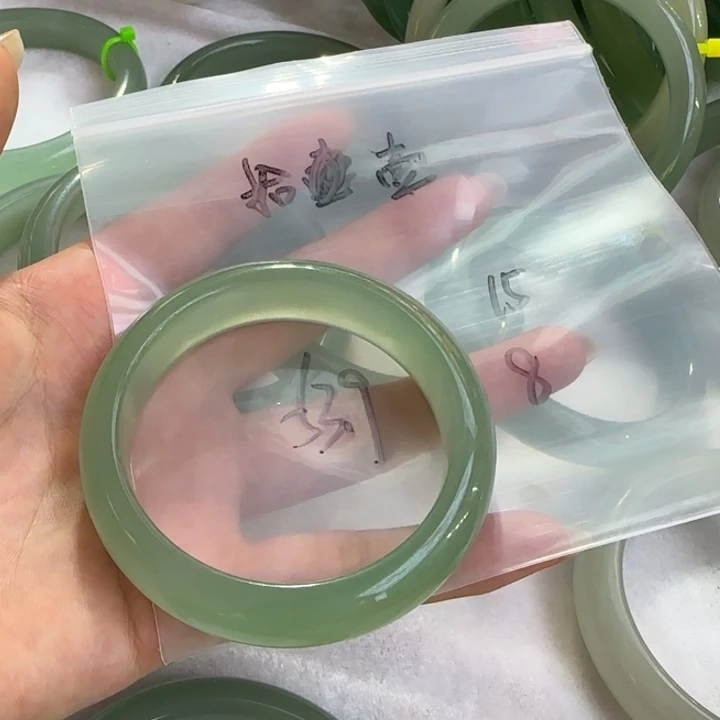 东陵石手镯未镶嵌拾**?
