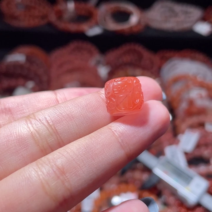 南红玛瑙未镶嵌猫猫桶珠1902