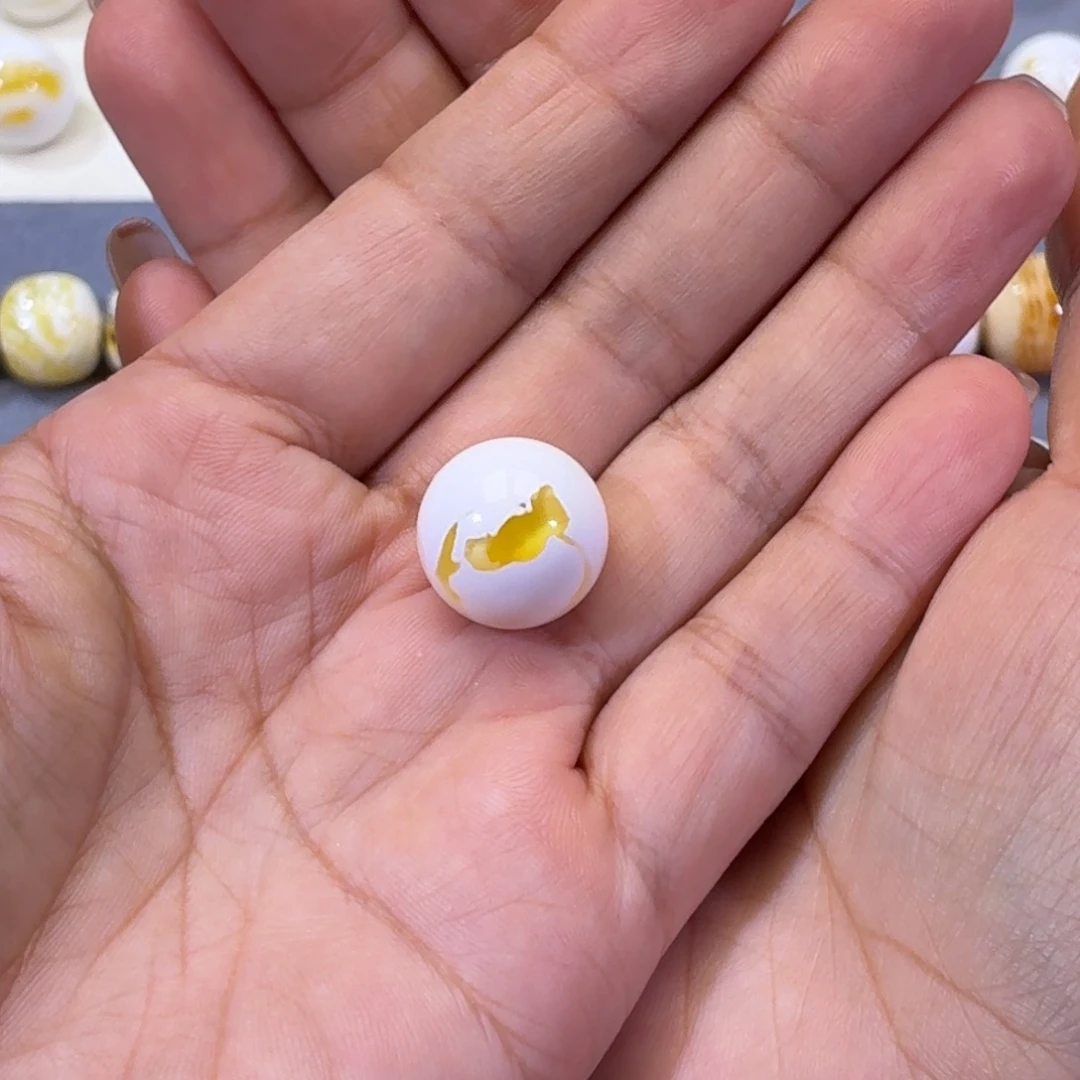 跳***李琥珀未镶嵌珠宝奇石