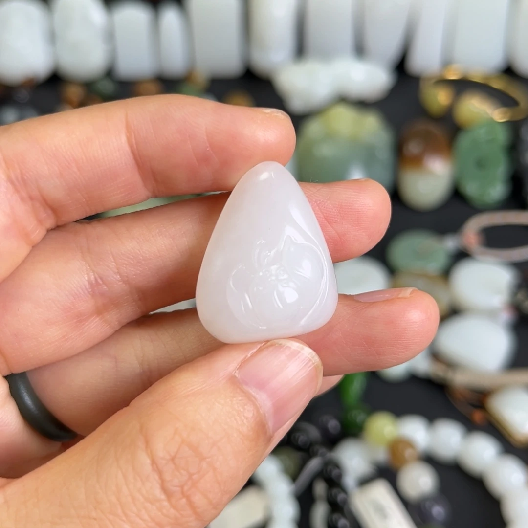 和田玉未镶嵌吊坠(赠链)