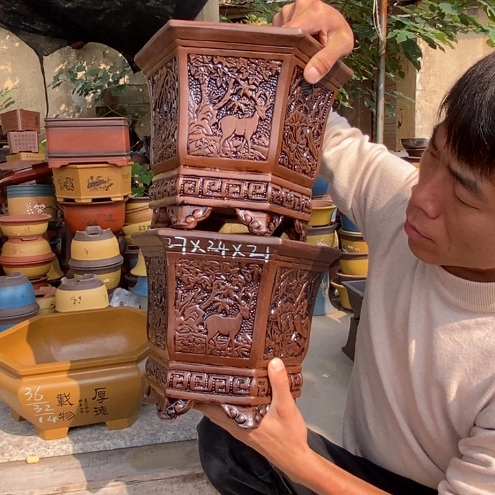 紫砂花盆紫砂艺术学院的学生