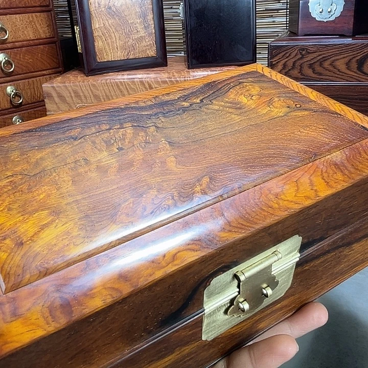 微凹黄檀（南美大红酸枝）