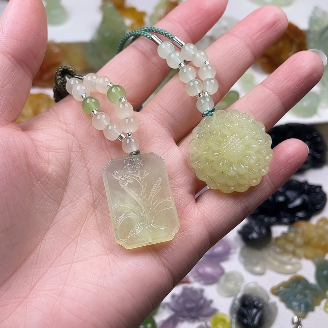 蛇纹石玉未镶嵌颈饰