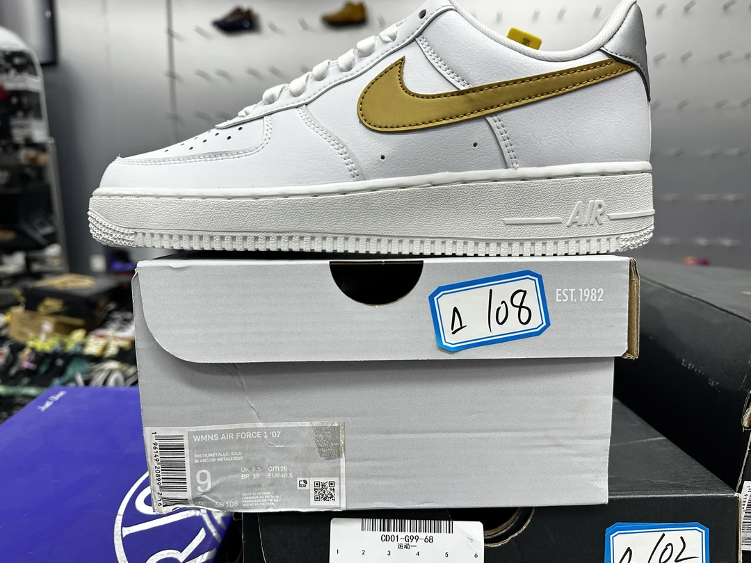 Nike  AF1白金  全新原盒  40.5码  11月19  白108