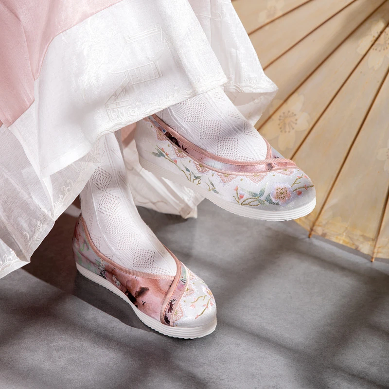 古风汉服鞋女式圆头民族风绣花鞋春季古装马面裙汉元素内增高布鞋