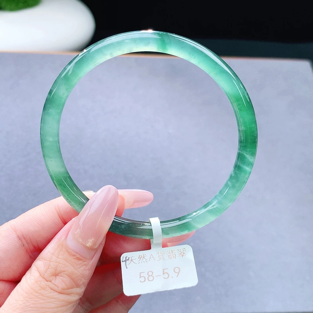 未镶嵌手镯（圆镯）翡翠