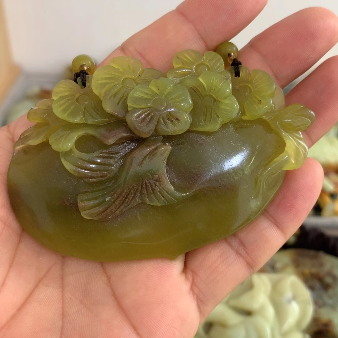 蛇纹石玉未镶嵌颈饰