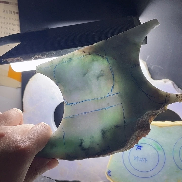 翡翠挂件未镶嵌毛料94