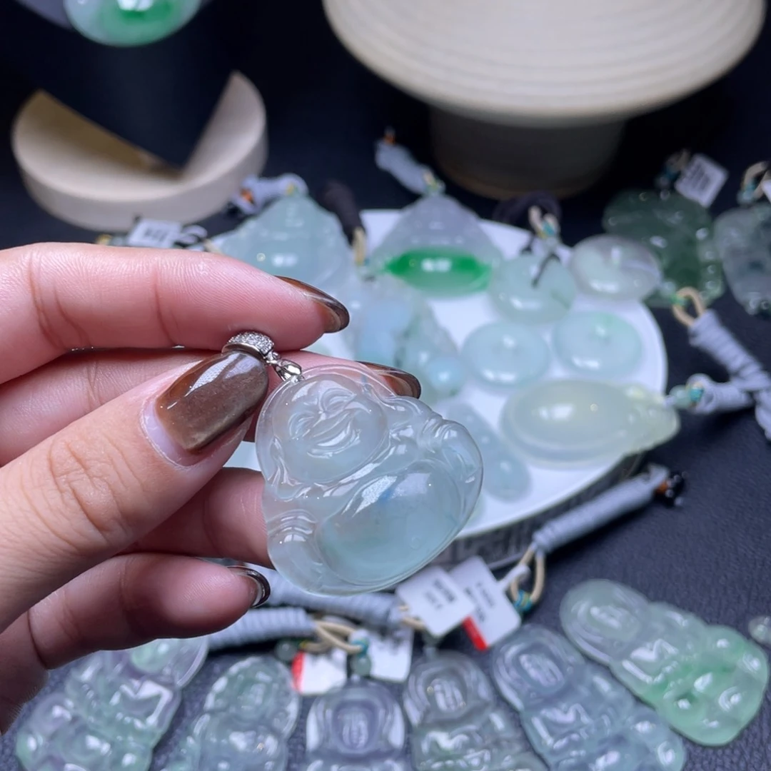 颈饰未镶嵌翡翠