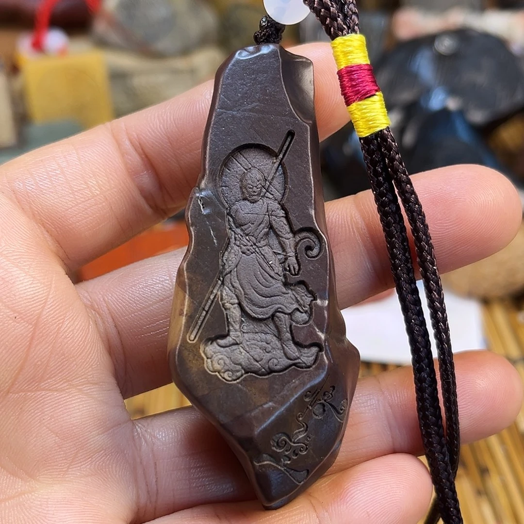 新疆原石雕刻手把件