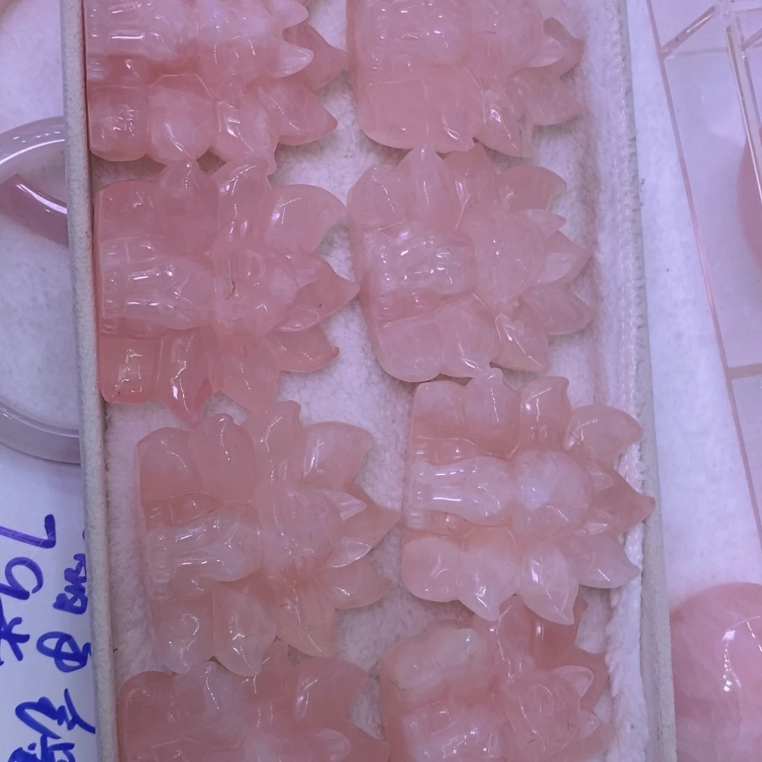 颈饰未镶嵌芙蓉石粉水晶九尾狐摆件8个