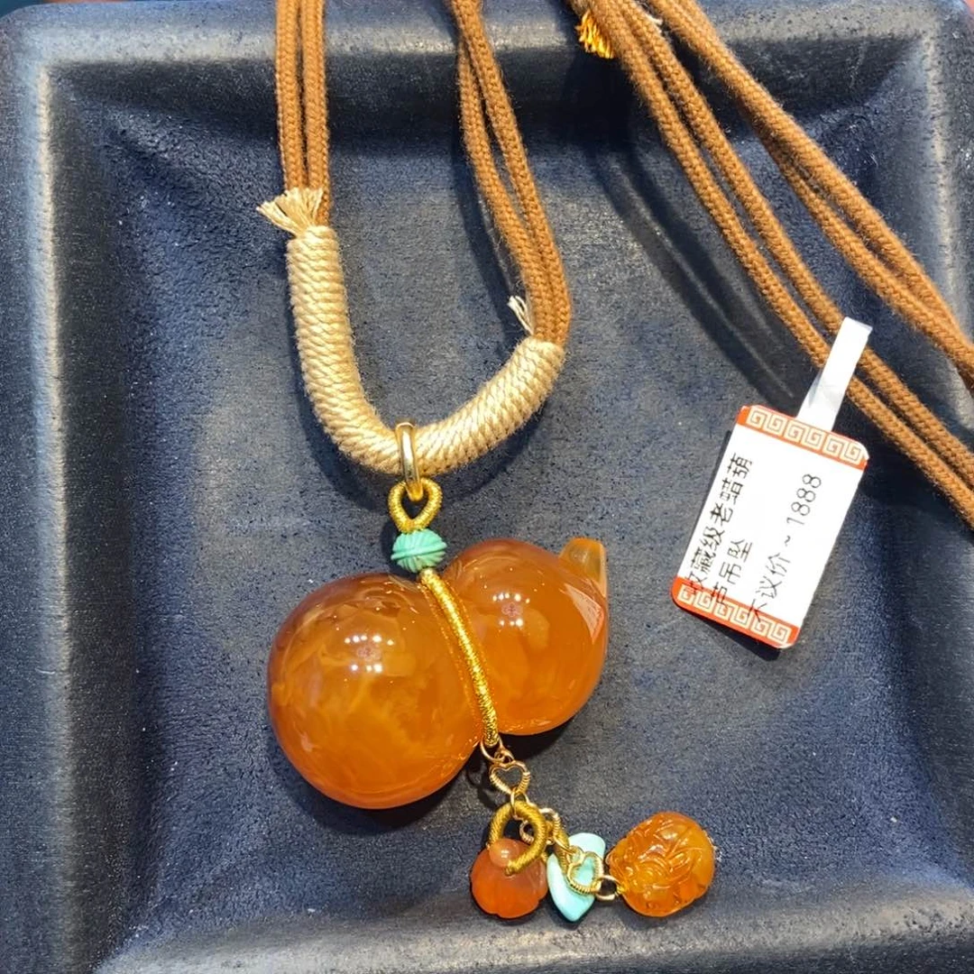 琥珀未镶嵌颈饰蜜蜡