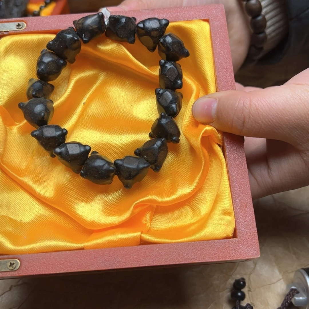 大叶紫檀（黑酸枝木类）