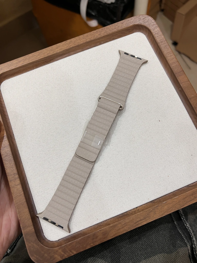 99新 Apple/苹果 原装皮革回环磁吸Natural Leather商务表带