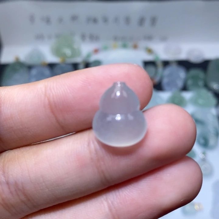 翡翠未镶嵌颈饰冰葫芦