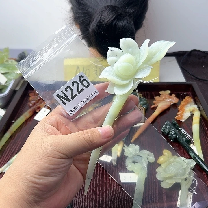 蛇纹石玉发饰合金国****画