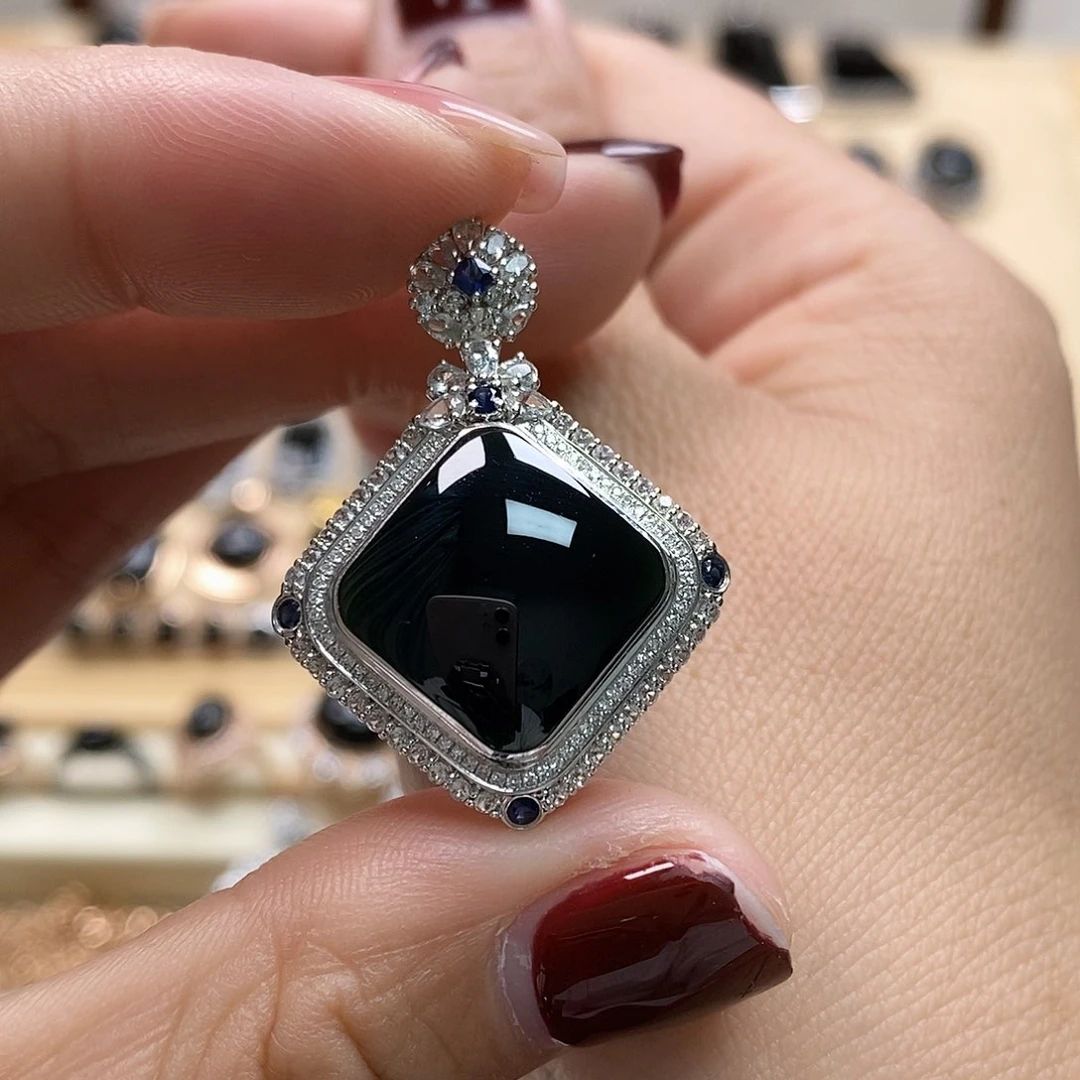 翡翠颈饰18K金镶嵌墨翠