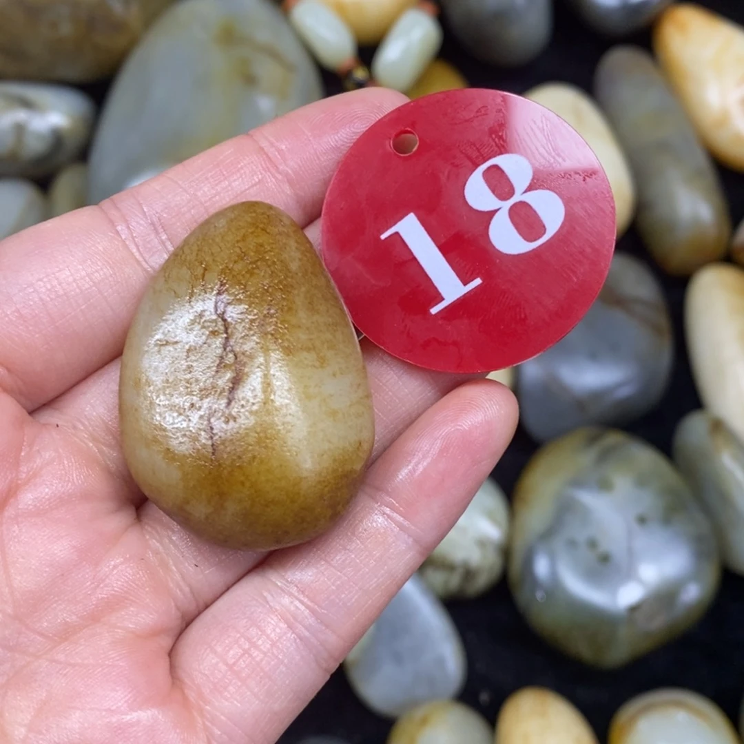 未镶嵌和田玉（糖玉）挂件