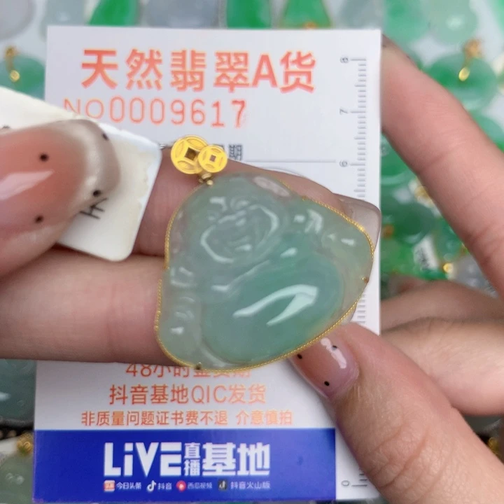 翡翠18K金镶嵌颈饰佛公