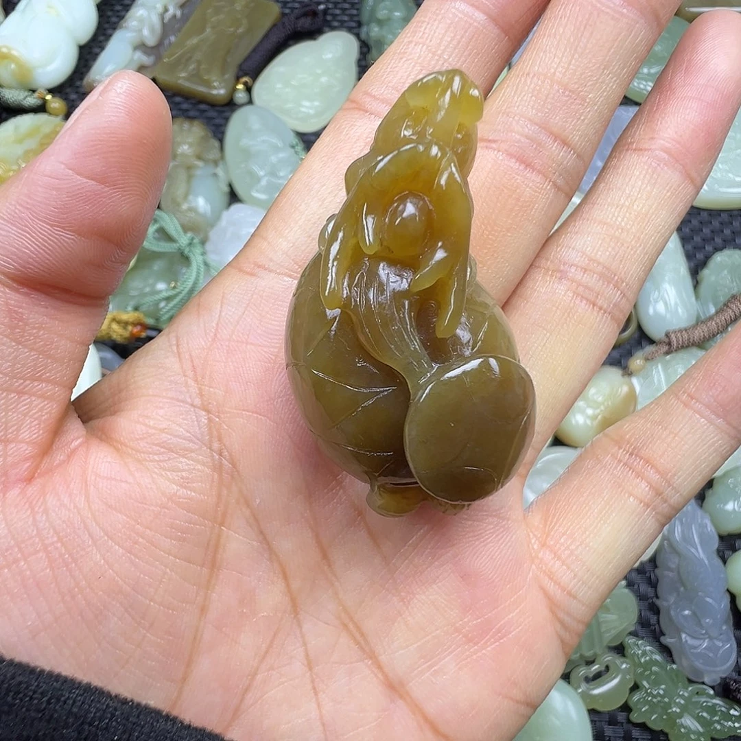 沙***吉和田玉未镶嵌吊坠(赠链)卡48.8