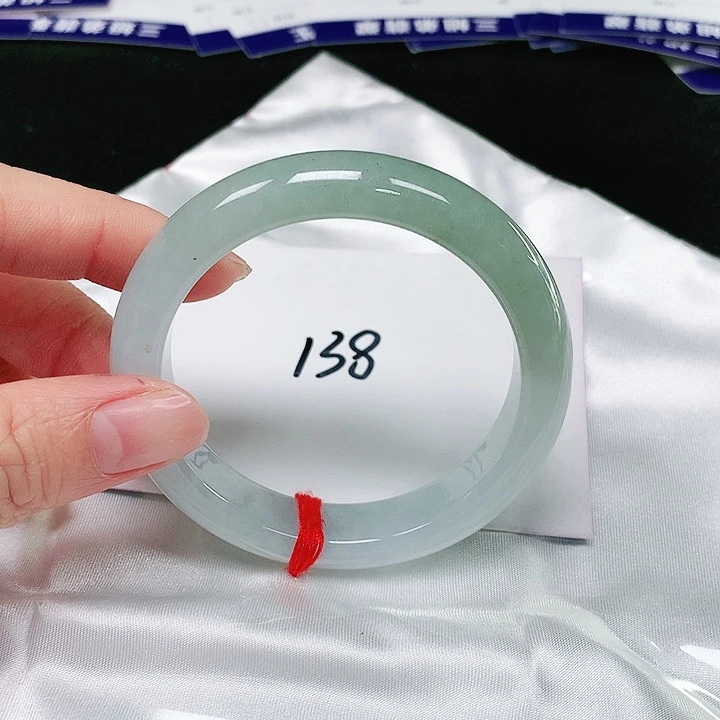 翡翠手镯未镶嵌翡翠手镯未镶嵌