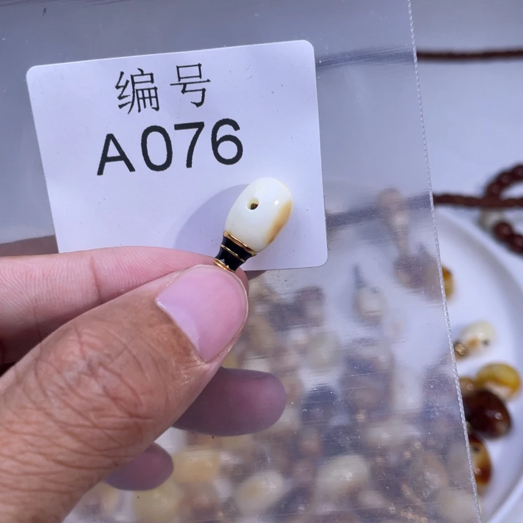 幸***运琥珀未镶嵌裸石蜜蜡