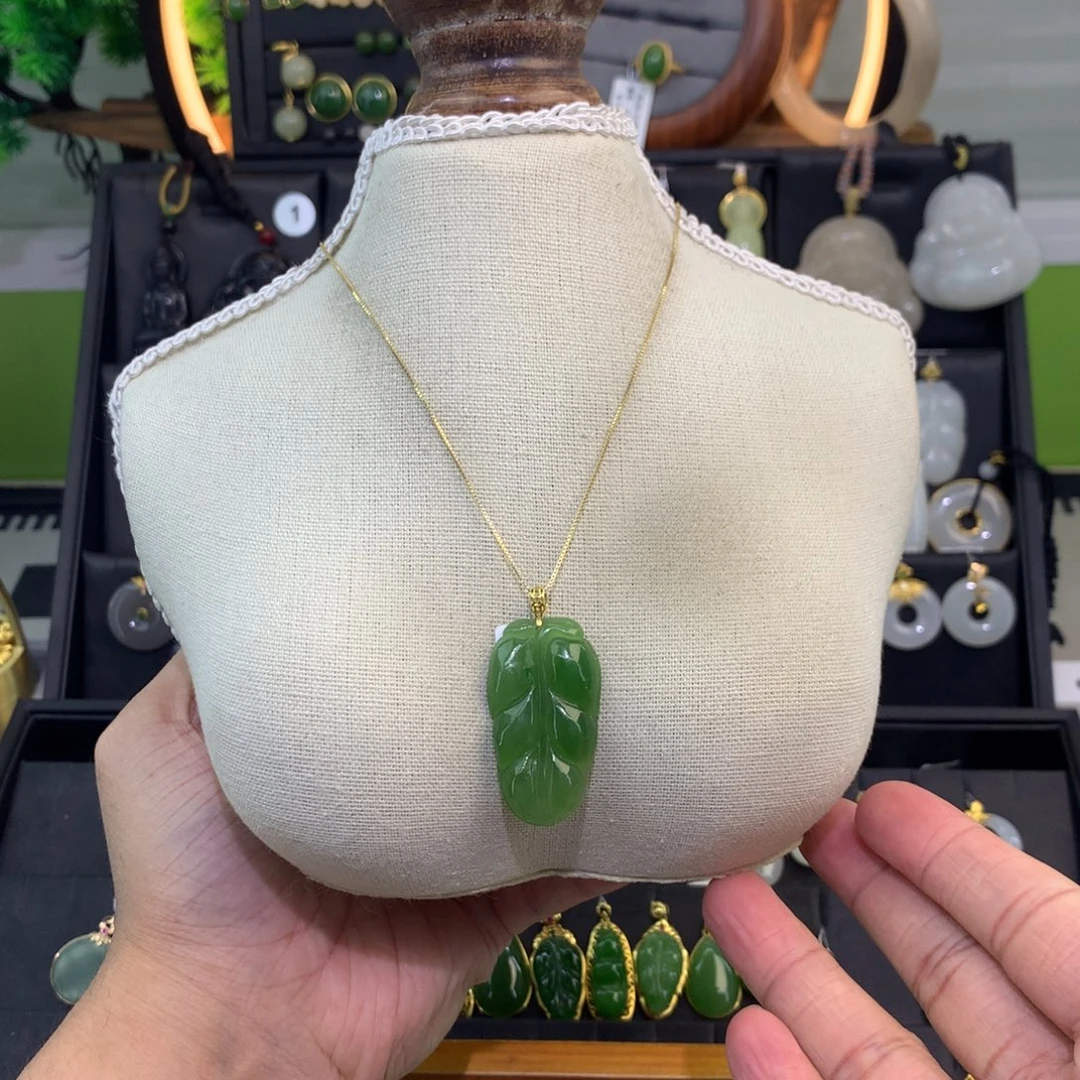 和田玉18K金镶嵌吊坠(赠链)