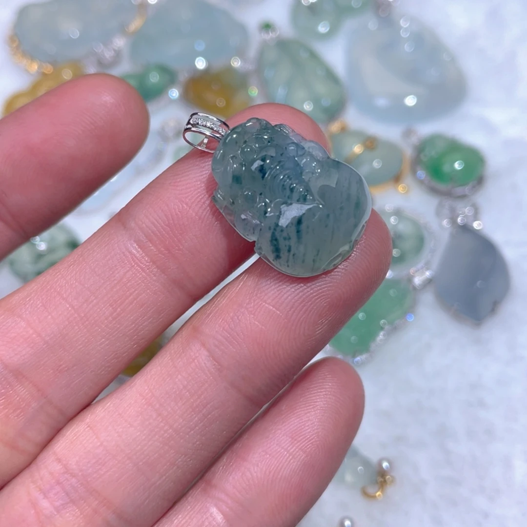 翡翠18K金镶嵌颈饰翡翠