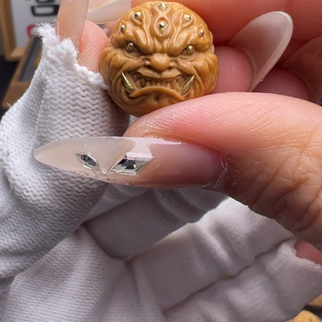 文玩核桃把件镶嵌款九目獠牙18左右尺寸全品有正常封口线